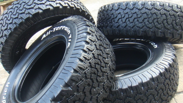 ขายยาง BF Goodrich Allterrain 265 70 r16 ปี10 สวยๆ