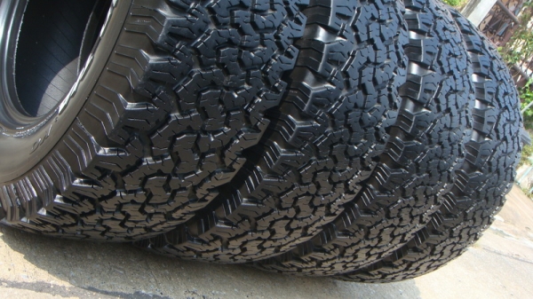 ขายยาง BF Goodrich Allterrain 265 70 r16 ปี10 สวยๆ