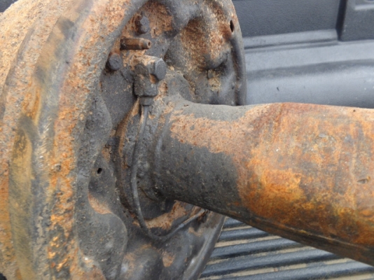 เพลาหลังพร้อมดุม หกล้อ ราคา 7000 บาท