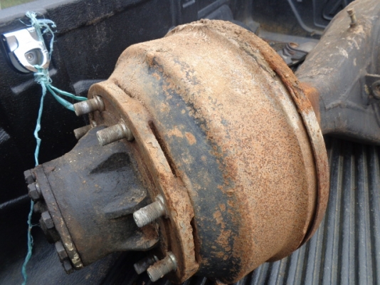 เพลาหลังพร้อมดุม หกล้อ ราคา 7000 บาท