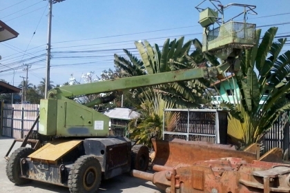 ขายรถกระเช้าล้อยาง