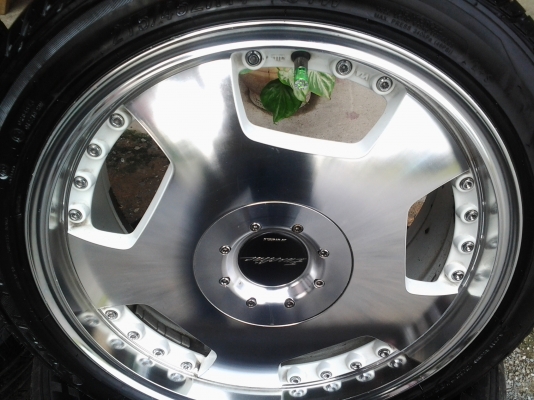 ล้อขอบ 17 4 รู100-5รู100 พร้อมยาง215 /45/ 17 ปี12ราคา15000 เทินล้อเก่า