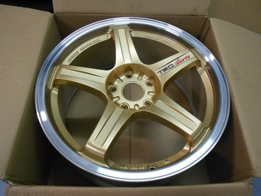 ขายล้อแม็กแต่งขอบ 18 (5/114.3) ของใหม่ สีทอง สวยๆ 1 ชุด/ใส่-ถ่วงฟรีค่ะ