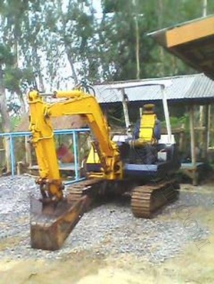 รถแม็คโค ยี่ห้อโคมัตซุ รุ่น PC20 รุ่น5 เครื่องเดิม 3D84 รถแม็คโค ยี่ห้อโคมัตซุ รุ่น PC20 รุ่น5 เครื่องเดิม 3D84