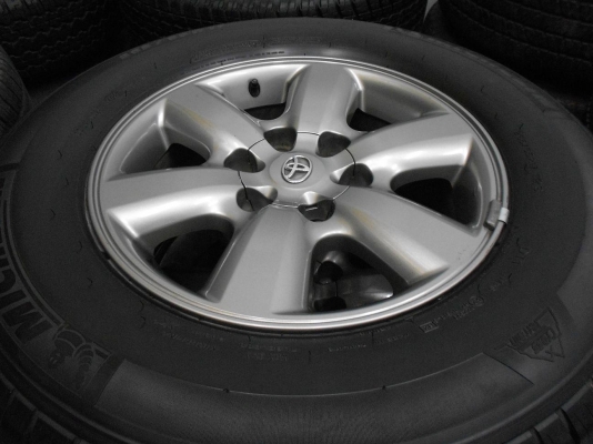 ขายล้อแม็ก Toyota Fortuner ขอบ 17(รุ่น 50 ปีโตโยต้า)พร้อมยางมิชลินปลายปี 10/เทิร์นได้-ใส่ฟรีค่ะ