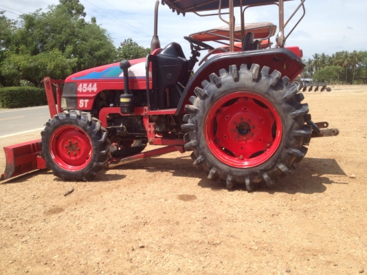 รถแทรกเตอร์