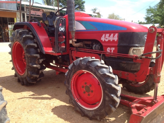 รถแทรกเตอร์