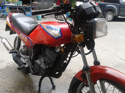 YAMAHA RXZ ปี34 รถบ้านสวย  เครื่องเดิมๆ ใช้งานได้อีกยาวนาน เอกสารครบ ภาษีไม่หมด รีบๆเลยจ้า
