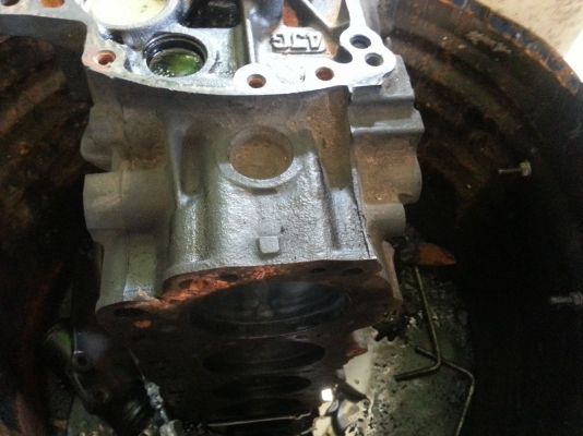 ขายเสื้อสูบ ISUZU 4JG2 3,100 CC. ขายเสื้อสูบ ISUZU 4JG2 3,100 CC.