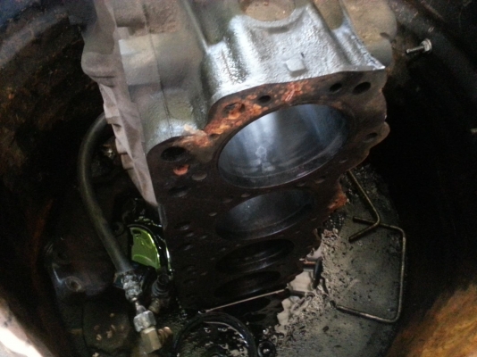 ขายเสื้อสูบ ISUZU 4JG2 3,100 CC. ขายเสื้อสูบ ISUZU 4JG2 3,100 CC.