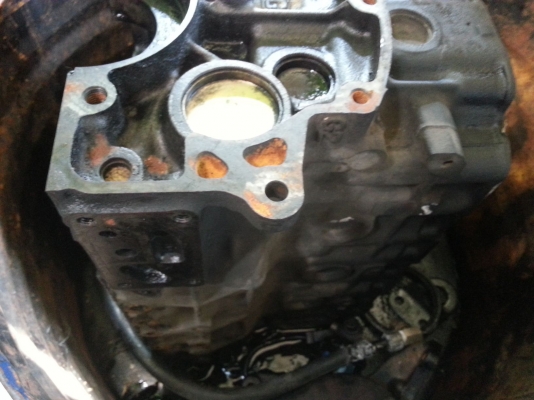 ขายเสื้อสูบ ISUZU 4JG2 3,100 CC. ขายเสื้อสูบ ISUZU 4JG2 3,100 CC.