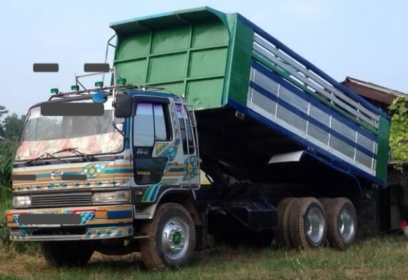 HINO FM 3H 195 HP HO7D สิบล้อดั๊มพ์ กระบะดั๊มพ์มิเนียม 12 ตันสภาพสวยจัดพร้อมใช้งาน เครื่องแน่นแรงดีไม่มีเยิ้ม ภายในเก๋งคอนโซลสวยครบพร้อม แอร์เย็น พวงมาลัยเพาเวอร์ ระบบเบรคทริ๊ปฟี้ครบครัน ช่วงล่างแน่นคัชซีอย่างสวย ยางสภาพดี 10 เส้นประมาณ 70\% พร้อมบรรทุกพร้