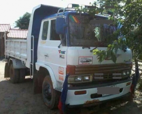 HINO FD 168 HP EH700 หกล้อดั๊มพ์ กระบะดั๊มพ์เหล็ก 6 ตันความยาว 3.60 เมตรสภาพสวย เครื่องแห้แรงดี หัวเก๋ง F17 สีสันบางๆเดิมๆสภาพดีสุดๆภายในเก๋งคอนโซลสวยครบพร้อม พวงมาลัยเพาเวอร์ ช่วงล่างใหญ่คัชซีสวยไม่มีดาม ยาง 8.25 ขอบ 16 สภาพดีพร้อมใช้งาน เอกสารทะเบียนครบ