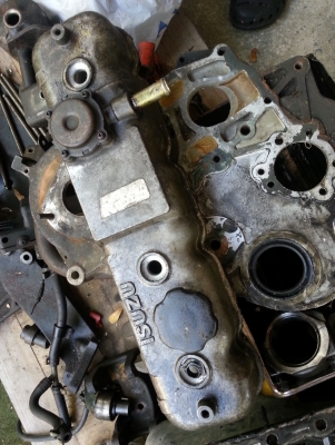 ขายฝาครอบวาล์ว ISUZU 4JG2