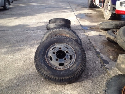 ยางรถผสมหลายขนาดพร้อมกระทะบางเส้น