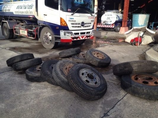 ยางรถผสมหลายขนาดพร้อมกระทะบางเส้น