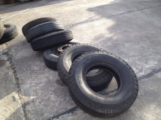 ยางรถผสมหลายขนาดพร้อมกระทะบางเส้น