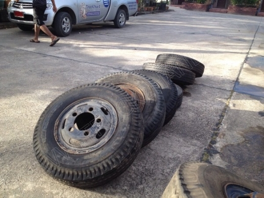 ยางรถผสมหลายขนาดพร้อมกระทะบางเส้น