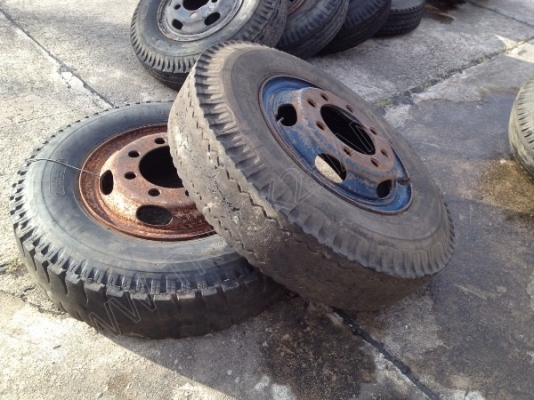 ยางรถผสมหลายขนาดพร้อมกระทะบางเส้น