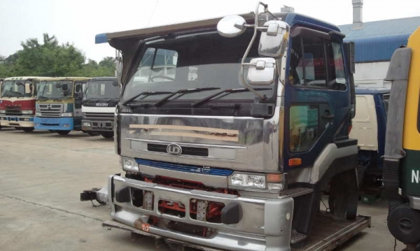 หัวเก๋ง 10 ล้อ UD BIGTHUMB (NISSAN) ตาเพชร