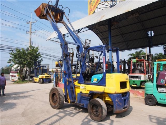 ** LOT 12/10/2556 ** KOMATSU SD25-5 แบบแขนยาว เครื่องยนต์ 6D102 เกียร์ออโต้ ยกสูงได้ 5 เมตร สนใจติดต่อ 083-062-0223