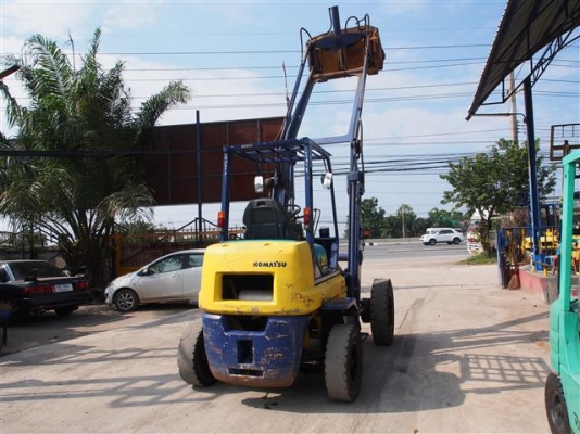 ** LOT 12/10/2556 ** KOMATSU SD25-5 แบบแขนยาว เครื่องยนต์ 6D102 เกียร์ออโต้ ยกสูงได้ 5 เมตร สนใจติดต่อ 083-062-0223