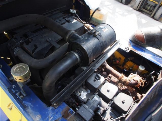 ** LOT 12/10/2556 ** KOMATSU SD25-5 แบบแขนยาว เครื่องยนต์ 6D102 เกียร์ออโต้ ยกสูงได้ 5 เมตร สนใจติดต่อ 083-062-0223