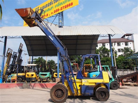 ** LOT 12/10/2556 ** KOMATSU SD25-5 แบบแขนยาว เครื่องยนต์ 6D102 เกียร์ออโต้ ยกสูงได้ 5 เมตร สนใจติดต่อ 083-062-0223