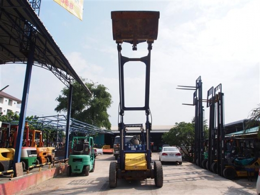 ** LOT 12/10/2556 ** KOMATSU SD25-5 แบบแขนยาว เครื่องยนต์ 6D102 เกียร์ออโต้ ยกสูงได้ 5 เมตร สนใจติดต่อ 083-062-0223