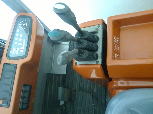 ขาย 180,000บาท รถโฟล์คลิฟท์ไฟฟ้าขนาด1.5ตันเสาสูง4.50เมตร ขาย 180,000บาท รถโฟล์คลิฟท์ไฟฟ้าขนาด1.5ตันเสาสูง4.50เมตร