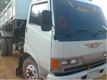 ***ขายแล้วครับขอบคุณ Truck2hand ขาย 6ล้อดั๊มดิน สีใหม่ สวยๆ HINO FC112 ห้างแท้ เครื่องWO4D 117แรง เครื่องแน่นแรงดี ช่วงล่างFหน้า-หลัง คัสซีสวยใหญ่ ไม่ปะไม่ดาม กระบะดั๊มเหล็ก4ตันยิงหน้า 3.60ม.สภาพดีพื้นดีข้างดี ยาง8.25ดี6เส้น หัวสวยภายในสวยคอนโซลครบ แอร์ พ