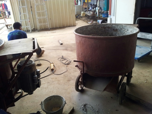 ขายโม่กวนปูนฉาบ 2 ตัว ตัวละ 11,000 บาท (เหลืออยู่ตัวเดียวแล้วครับ)