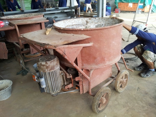 ขายโม่กวนปูนฉาบ 2 ตัว ตัวละ 11,000 บาท (เหลืออยู่ตัวเดียวแล้วครับ)