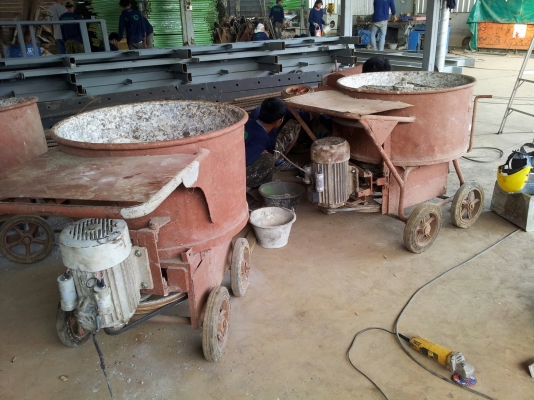 ขายโม่กวนปูนฉาบ 2 ตัว ตัวละ 11,000 บาท (เหลืออยู่ตัวเดียวแล้วครับ)