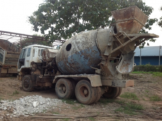 ต้องการขายรถโม่ปูน  10 ล้อ