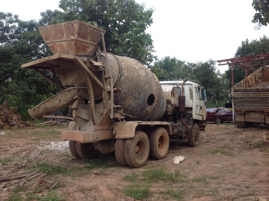 ต้องการขายรถโม่ปูน  10 ล้อ