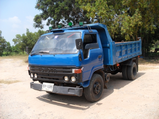 รถบรรทุกดัมพ์ 6 ล้อกลาง รถบรรทุกดัมพ์ 6 ล้อกลาง