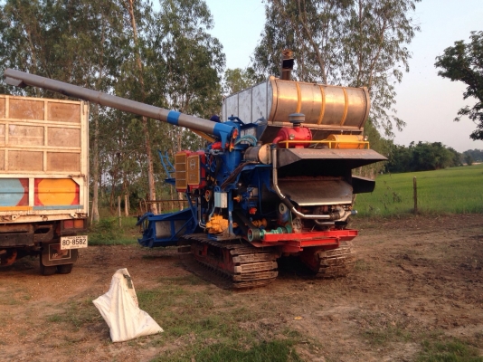 ขายรถเกี่ยวข้าวไทยเจริญสภาพสวย