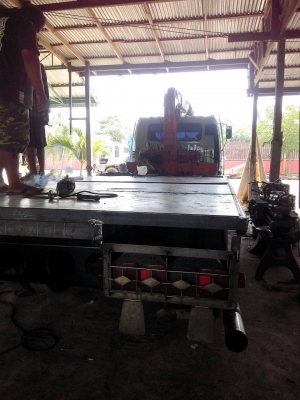 ขาย 3 H สิบล้อเพลาเดียว ติดเครน 3.3 t 3 ท่อน พร้อมใช้ โทร 088-4501277