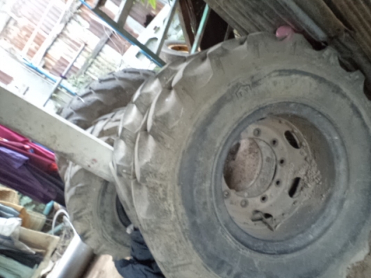 ยางรถครับ เสนอราคามาได้ครับขายได้ขาย