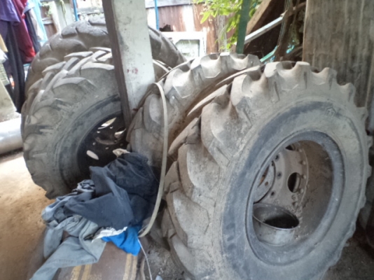 ยางรถครับ เสนอราคามาได้ครับขายได้ขาย