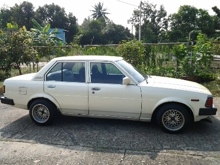 ขายรถยนต์ ปี82 โตโยต้า KE70 รุ่นขับหลัง เครื่อง4AG 1600cc.หัวฉีด เกียร์ธรรมดา แอร์เย็นหนาว ล้อแม็กสวยๆ ภายในดี เครื่องแน่นๆ ช่วงล่างดี ขายถูกๆ(ต่อรองราคาได้)