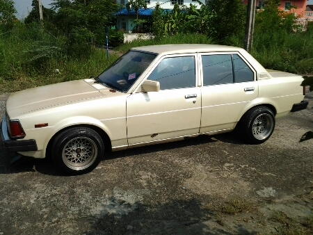 ขายรถยนต์ ปี82 โตโยต้า KE70 รุ่นขับหลัง เครื่อง4AG 1600cc.หัวฉีด เกียร์ธรรมดา แอร์เย็นหนาว ล้อแม็กสวยๆ ภายในดี เครื่องแน่นๆ ช่วงล่างดี ขายถูกๆ(ต่อรองราคาได้)