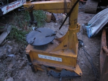 ขาย- เครื่องถอดยาง มือสองเก่าญี่ปุ่น ใช้ระบบลมทั้งหมด ไม่ใช้ไฟฟ้า ขนาดเส้นศูนย์กลาง 18 นิ้ว