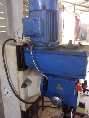 เครืองกัดร่อง( เครื่องmilling)กัดงานต่างๆได้ดีเจาะหรือปัดหน้าคว้านต่างๆได้ทุกอย่าง