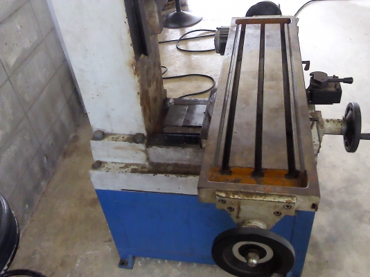 เครืองกัดร่อง( เครื่องmilling)กัดงานต่างๆได้ดีเจาะหรือปัดหน้าคว้านต่างๆได้ทุกอย่าง