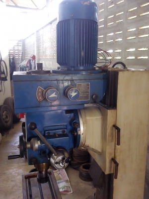 เครืองกัดร่อง( เครื่องmilling)กัดงานต่างๆได้ดีเจาะหรือปัดหน้าคว้านต่างๆได้ทุกอย่าง