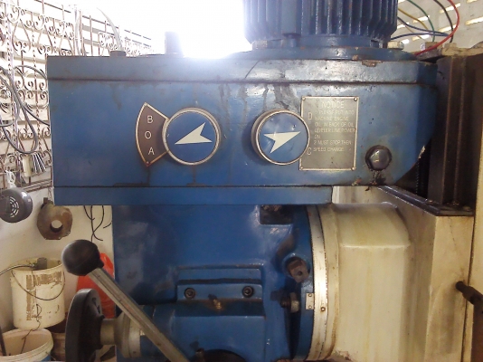 เครืองกัดร่อง( เครื่องmilling)กัดงานต่างๆได้ดีเจาะหรือปัดหน้าคว้านต่างๆได้ทุกอย่าง