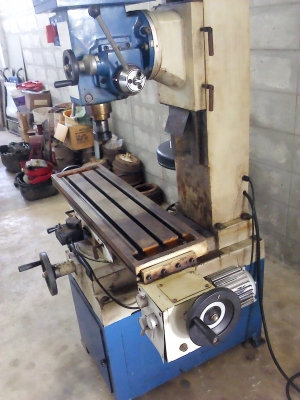 เครืองกัดร่อง( เครื่องmilling)กัดงานต่างๆได้ดีเจาะหรือปัดหน้าคว้านต่างๆได้ทุกอย่าง