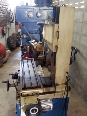 เครืองกัดร่อง( เครื่องmilling)กัดงานต่างๆได้ดีเจาะหรือปัดหน้าคว้านต่างๆได้ทุกอย่าง